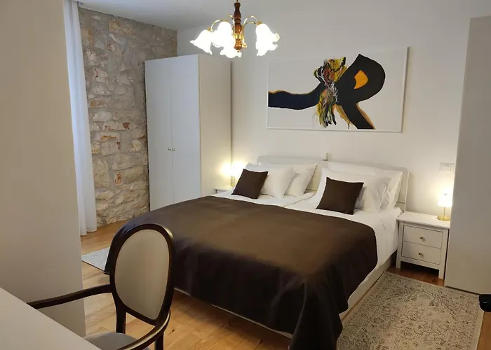 Derossi Apartment *