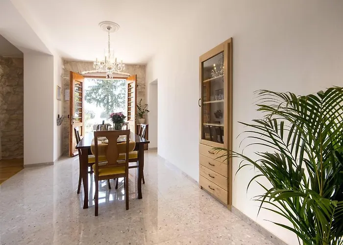 Derossi Apartment *