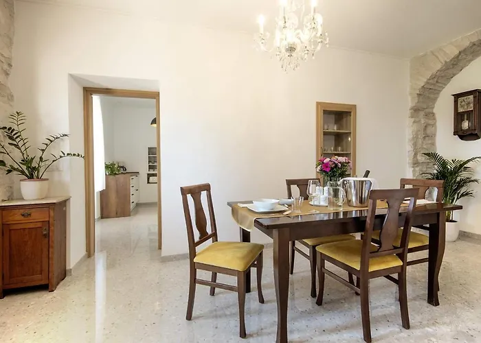 Derossi Apartment