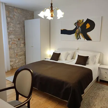 Derossi Apartment *