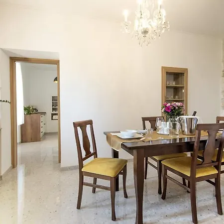 Derossi Apartment